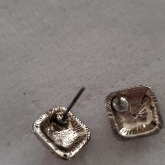 Earings - Picture 3 of 3